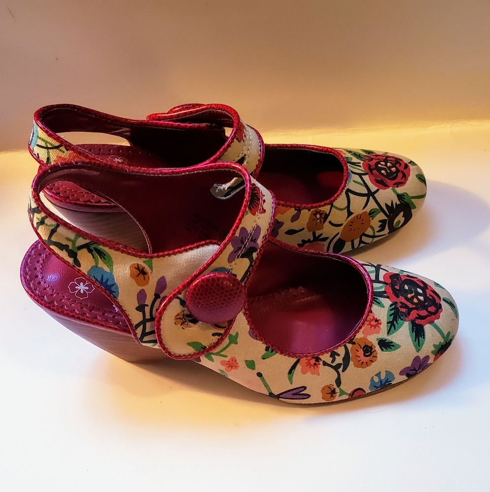 Not Rated Floral Button Mary Jane Pumps 6